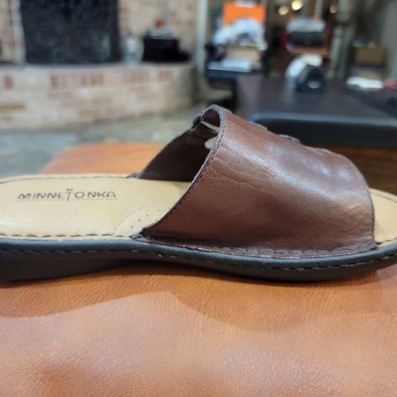 MinneTonka Gillyslide Sandals - Picture 3 of 6